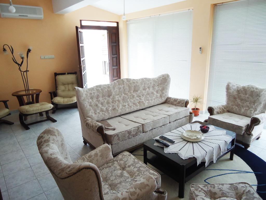 Apartment Odmor Bar Exterior photo